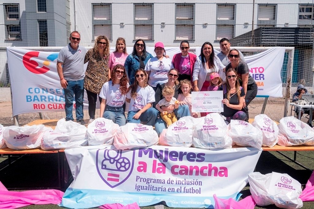 Río Cuarto fue sede del partido final de la Copa Córdoba Rosa, el evento deportivo del que participaron equipos de fútbol femenino con el objetivo de generar conciencia sobre la necesidad de realizarse controles para detectar a tiempo el cáncer de mamas.